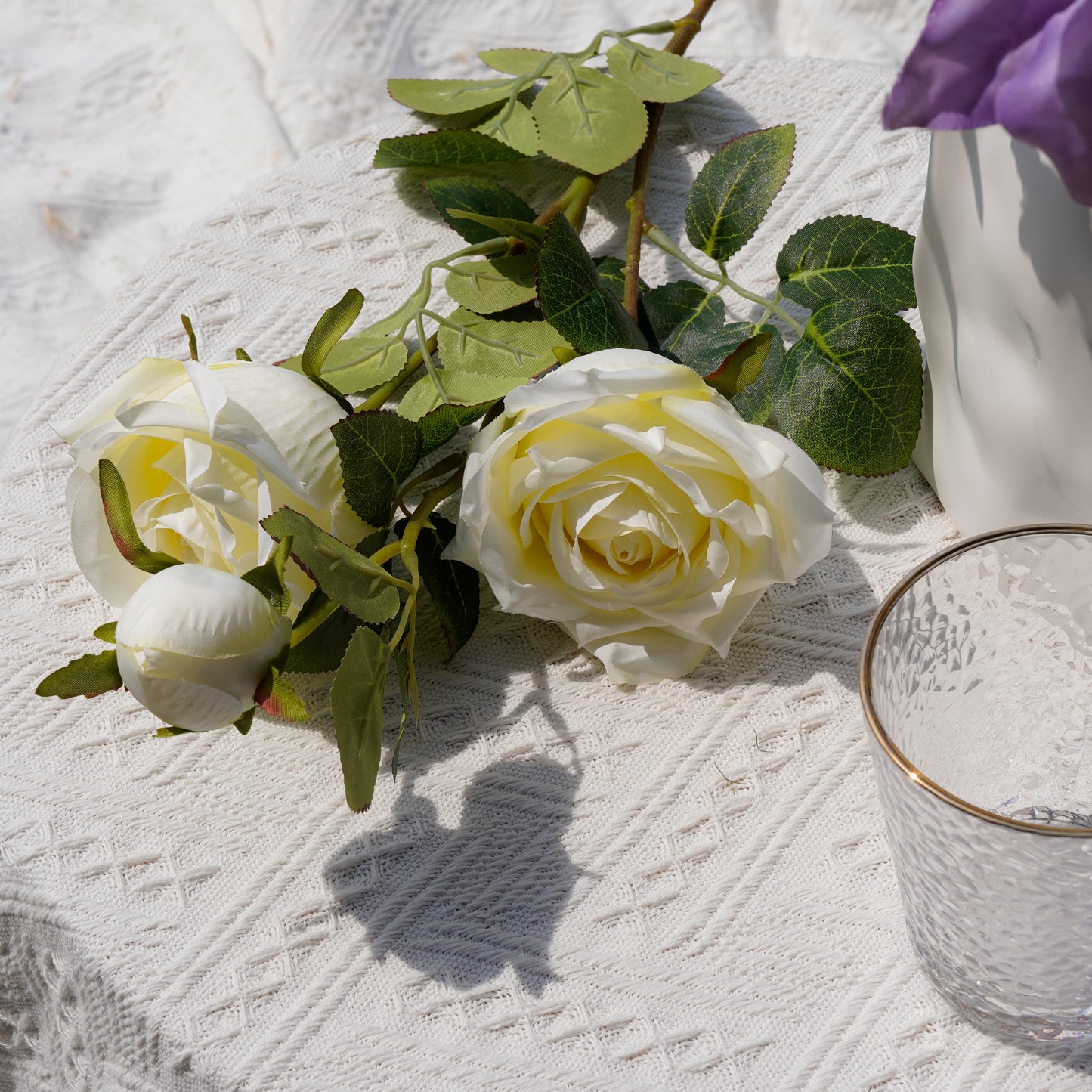 3 stems of Ruyi Corner Rose - Creamy White3头如意角玫-奶白